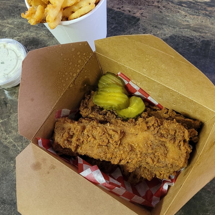photo of Bring Me Some Chickee Tendies shared by @metalmel666 on  02 May 2024 - review