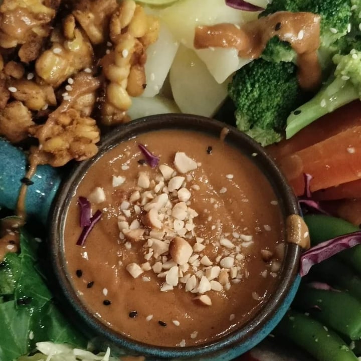 photo of Foods & Roots Quinoa Gado Gado Bowl shared by @teamaldous on  29 Apr 2024 - review