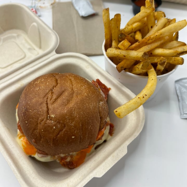 photo of Unburger Grill Bruschetta Burger shared by @vulvaknuckle on  14 Dec 2023 - review