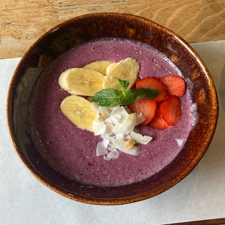 photo of Ou Meul Pinelands Banana Berry Smoothie Bowl shared by @catherinews on  23 Sep 2023 - review