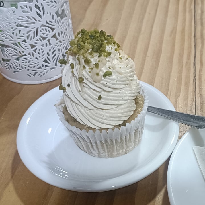 photo of Bohemian Lane Pastelería Vegana Cupcake Al Pistacchio shared by @aribes on  22 Aug 2025 - review