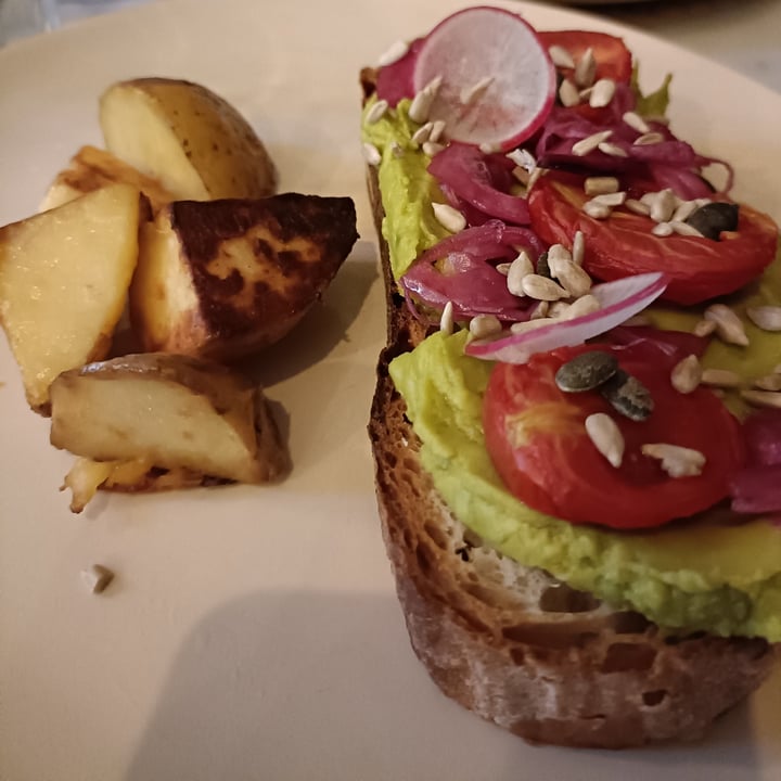 photo of Tauer Bakery Avocado Toast shared by @sonounwaffle on  26 Nov 2023 - review
