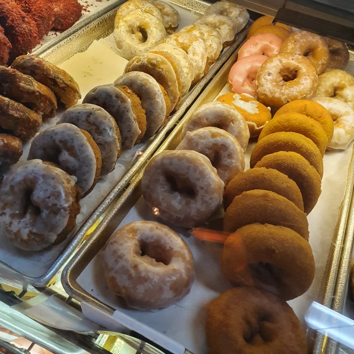 photo of Rainbow Donuts Vegan Lemon Poppy Seed Donut shared by @paniwilson on  20 Oct 2024 - review