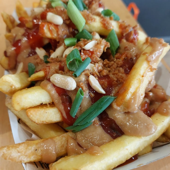 photo of Cafe Thrive Satay Loaded Chips shared by @maffa303 on  06 Dec 2023 - review