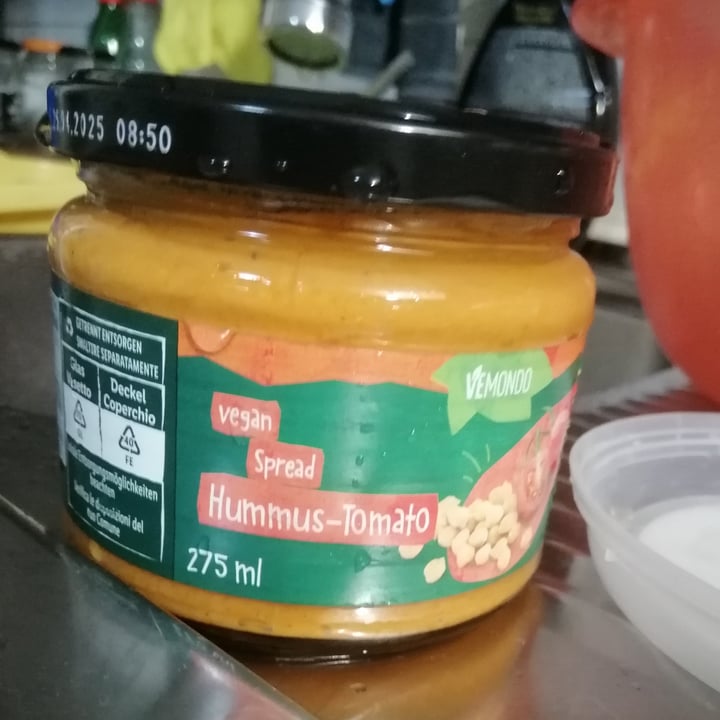 photo of Vemondo vegan spread hummus tomato shared by @silentgirl94 on  26 Jul 2024 - review