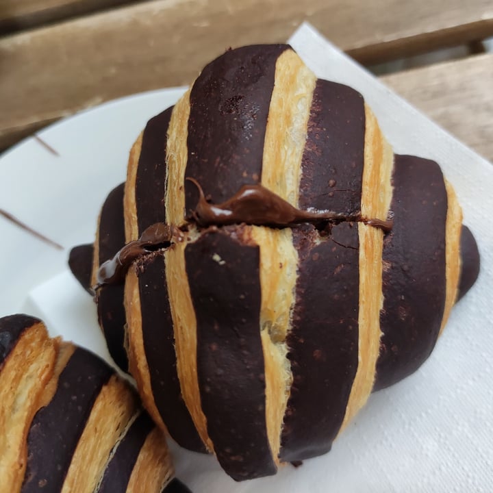 photo of 4 Amici Cornetto al cacao farcito con cioccolato shared by @user123987 on  17 Nov 2023 - review