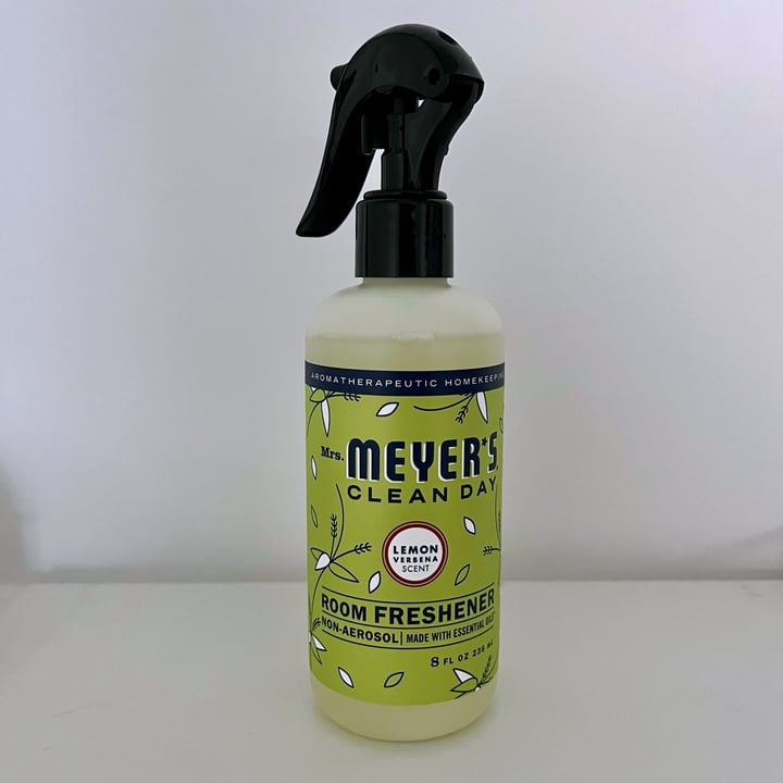 photo of Mrs. Meyer's Clean Day Lemon Verbena Room Freshener shared by @kyu on  29 Jul 2024 - review