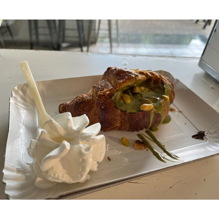 photo of Zia ESTERINA GELATERIA Cornetto Al Pistacchio Salato shared by @verina on  20 Sep 2025 - review