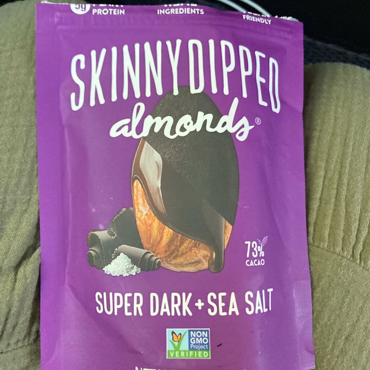 photo of Skinnydipped Super dark + sea salt almonds shared by @charityslade19 on  22 Feb 2024 - review