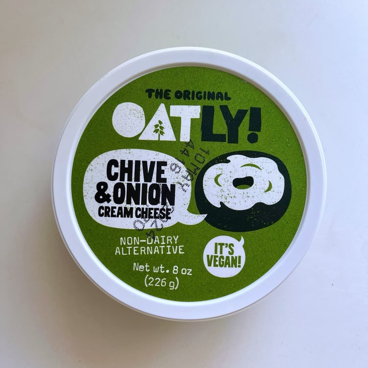 photo of Oatly Cream Cheese - Chive And Onion shared by @kyu on  06 May 2024 - review