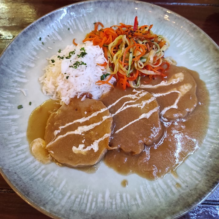 photo of Artha Seitan in umido con riso basmati e verdure cotte nel wok shared by @rosli on  29 Aug 2025 - review