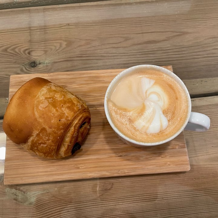 photo of MIR Concept Coffee Store ️ Place Jourdan (Etterbeek) 1040 Brussels cappuccino lait d’avoine shared by @clearlynotclaire on  11 Feb 2025 - review