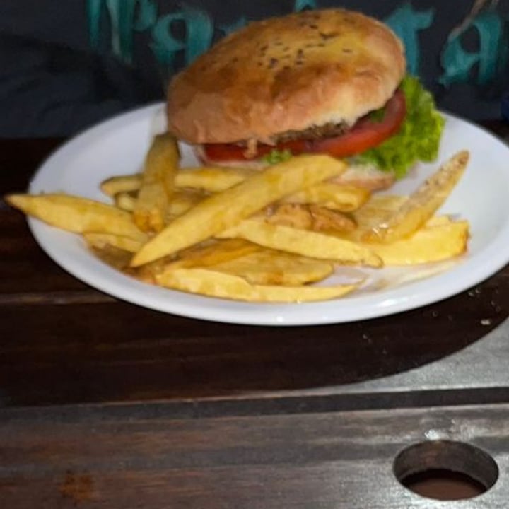 photo of La Trattoria Hamburguesa Con Papas Fritas shared by @aagoss on  27 Jan 2024 - review