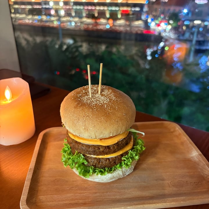 photo of nomVnom Bistro Doublecheese Cheezy Beefless shared by @vegandiaries on  06 Aug 2025 - review