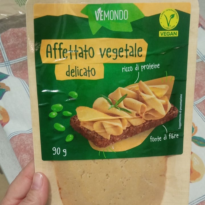 photo of Vemondo affettato gusto pollo shared by @melanzanamiz on  01 May 2024 - review