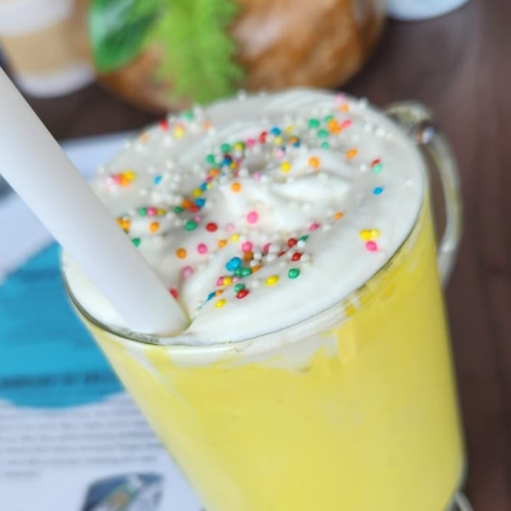 photo of Asher's Corner Cafe @ Ashers Farm Sanctuary Banana Bomb Milkshake shared by @michthevegan on  14 Feb 2024 - review