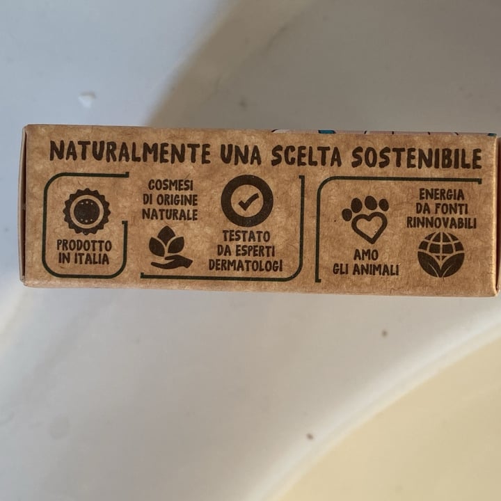 photo of White Castle Struccante solido all’acido ialuronico shared by @gordongordon on  06 Mar 2025 - review
