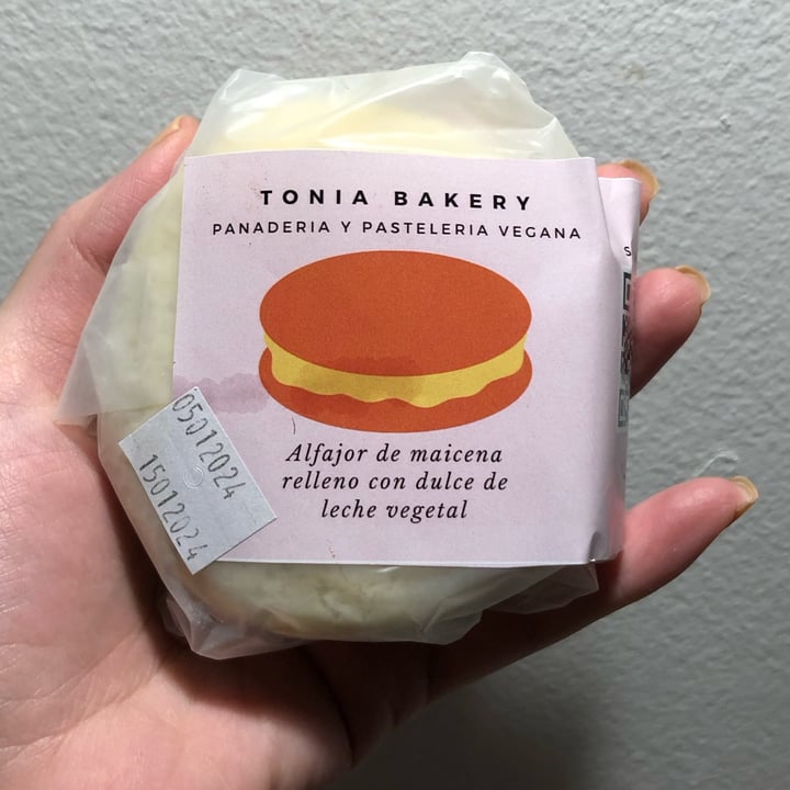 photo of Tonia Bakery Alfajor De Maicena shared by @nanaesquivel on  15 Jan 2024 - review