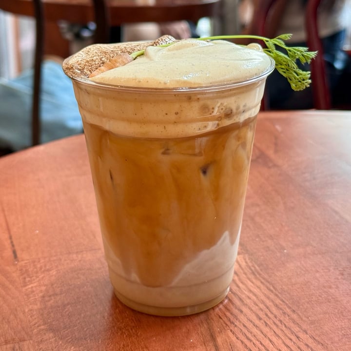 photo of Dialogue Coffee & Flowers Carrot Cake Cold Foam Latte shared by @hugemittons on  27 Jul 2025 - review