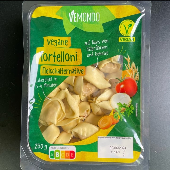 photo of Vemondo vegan tortelloni with meat alternative filling shared by @gordongordon on  15 Mar 2025 - review
