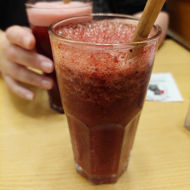 photo of El Gato Negro Lemonada Frozen De Frutos Rojos shared by @pauantovila on  16 Nov 2024 - review