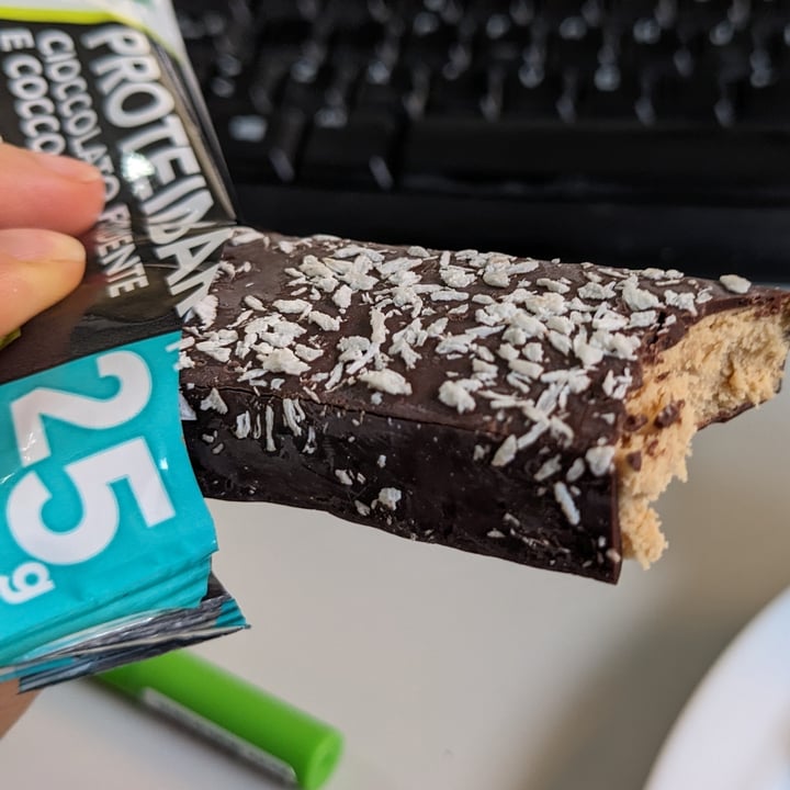 photo of Probios protein bar cioccolato fondente e cocco shared by @theroseintheglobe on  26 Jan 2024 - review