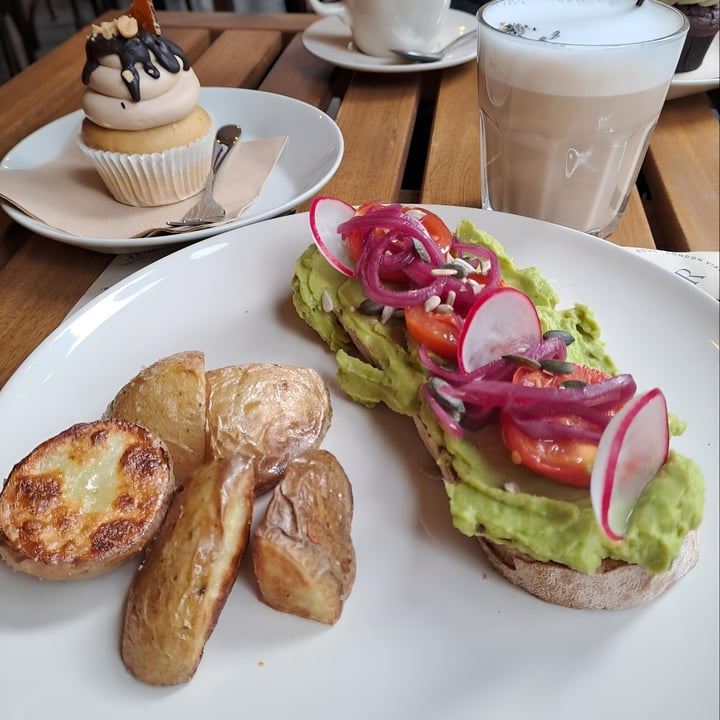 photo of Tauer Bakery Avocado Toast shared by @gaiapio on  28 Mar 2024 - review