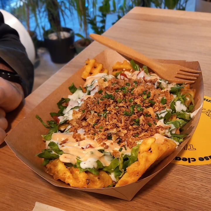 photo of Veg Machine Loaded fries shared by @chalchihut on  22 Sep 2024 - review