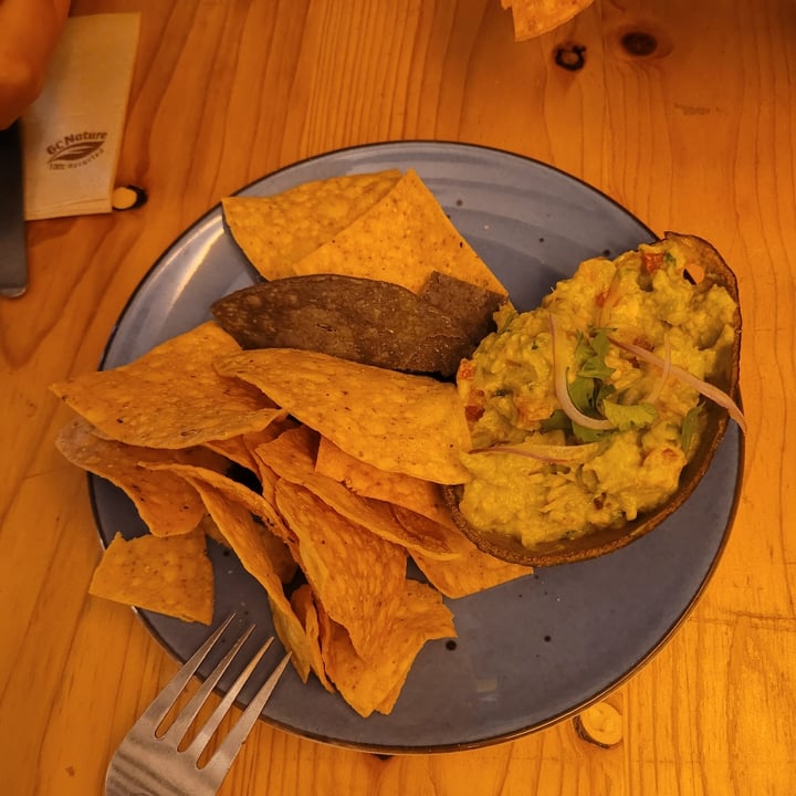 photo of ORIGEN Guacamole Con Totopos shared by @demp on  08 Nov 2023 - review
