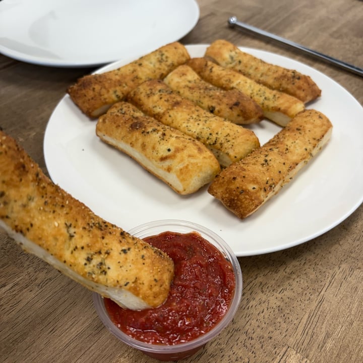 photo of Meek's Vegan Pizza Big Ol’ Breadsticks shared by @cayo on  02 Aug 2025 - review