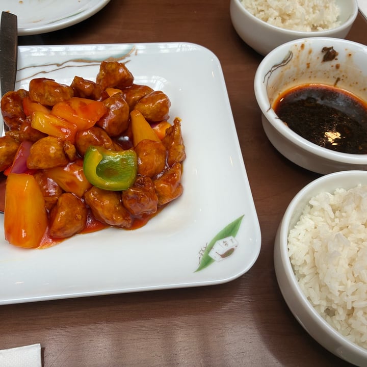 photo of Tofu Vegan Charlotte Street Cantonese sweet-and-sour chick'n shared by @lamaryvegana on  07 Oct 2025 - review