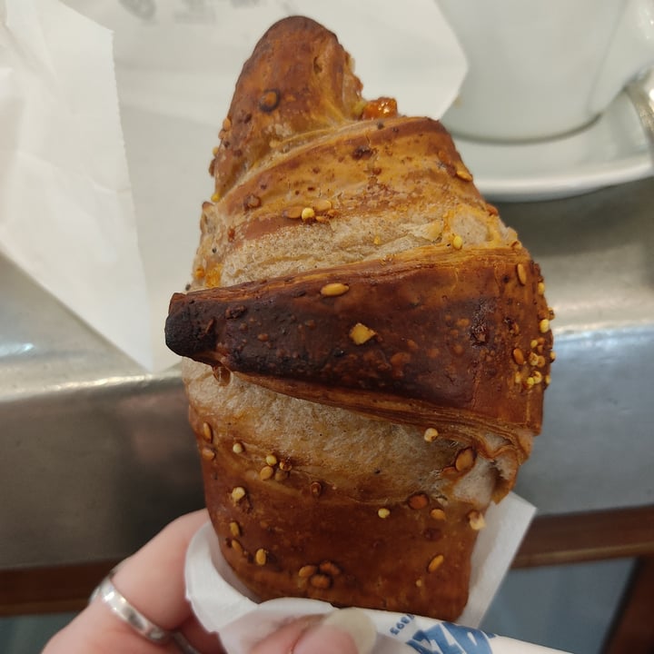 photo of Roma già Talmone Croissant con marmellata shared by @lauranguis on  04 Sep 2023 - review