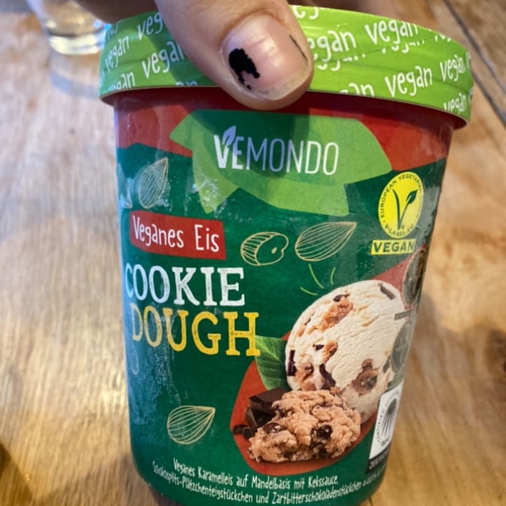 photo of Vemondo Veganes Eis Cookie Dough shared by @darkprincess97 on  17 Dec 2023 - review