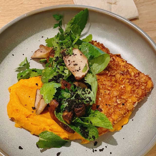 Photo of the dish “Tofu Crujiente Con Crema De Calabaza”
