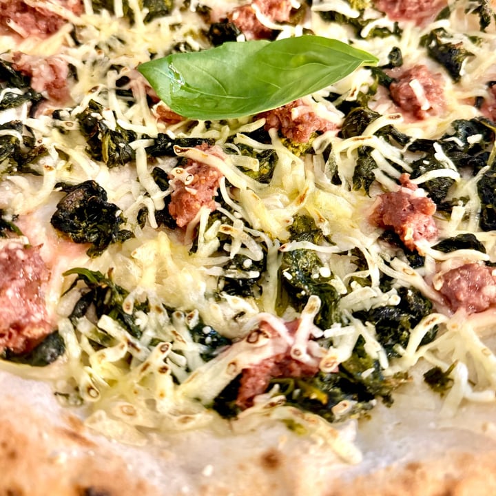 photo of Pizzeria Vizio 5 Pizza Salsiccia e Friarielli shared by @rifugiomiletta on  12 Mar 2025 - review