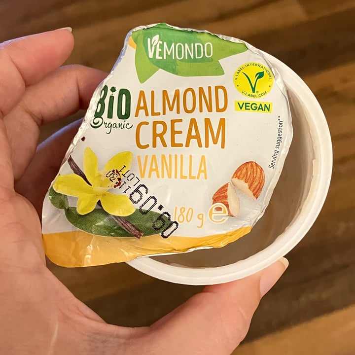 photo of Vemondo bio almond cream vanilla shared by @julem on  25 Aug 2025 - review
