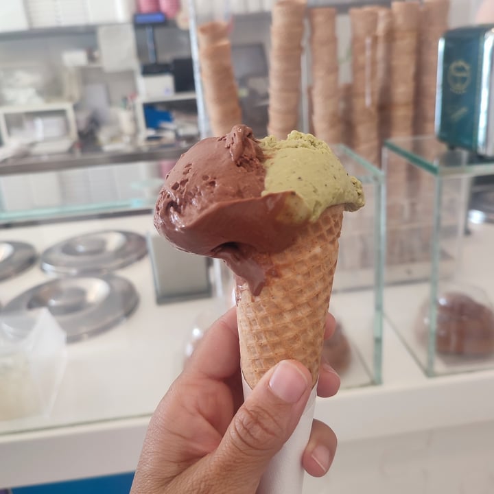 photo of Qualcosa di buono cono con gelato al cioccolato fondente shared by @monica86 on  14 Sep 2023 - review