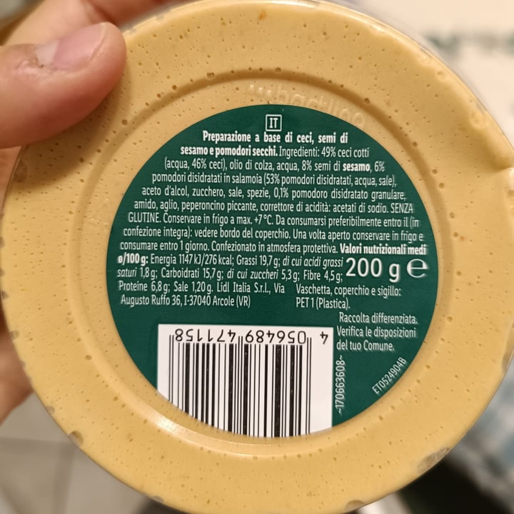 photo of Vemondo hummus con pomodori secchi shared by @laicasarde on  26 May 2024 - review