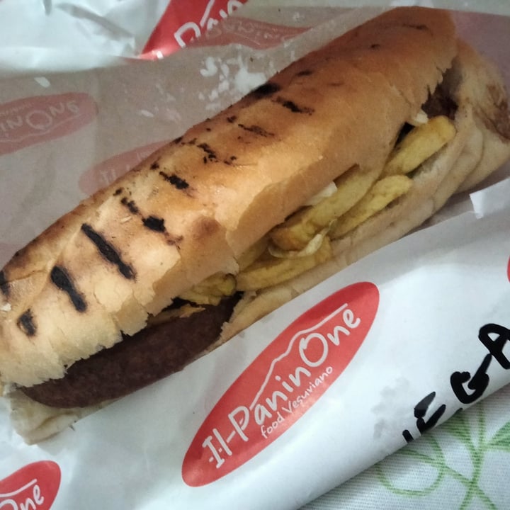 photo of Il Paninone Panino con hamburger vegano shared by @giuliamensi on  26 Aug 2023 - review