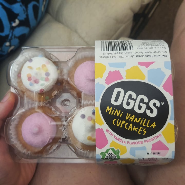 photo of OGGS Mini vanilla cupcakes shared by @nataliamainecoon on  15 Oct 2023 - review