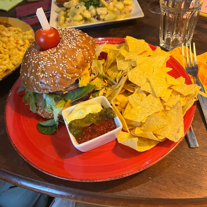 photo of Harvest Café-Bistrot Beyond Burger shared by @cactusinmyroom on  05 Dec 2023 - review