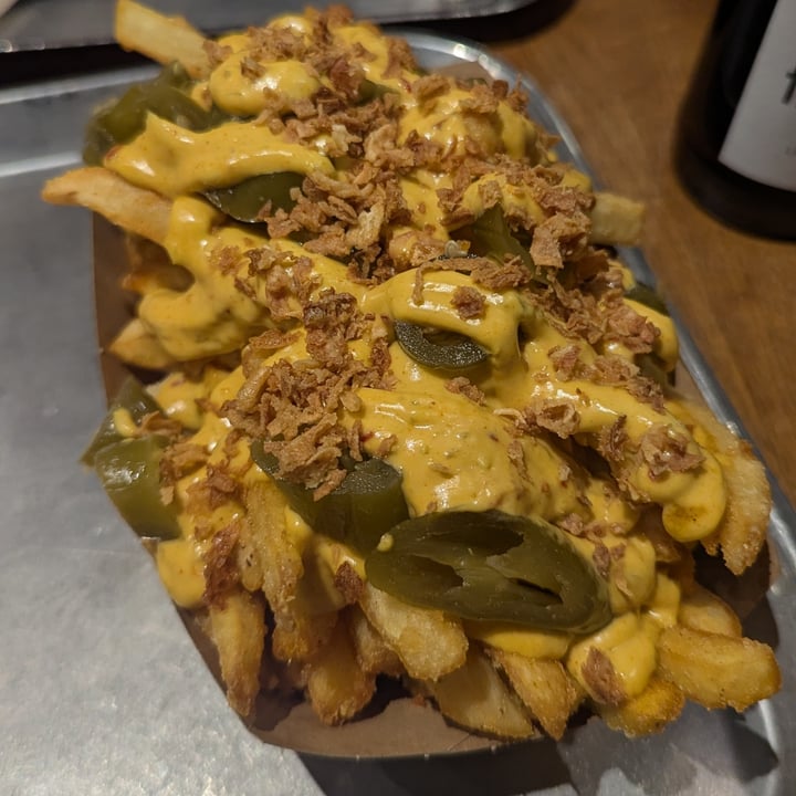 photo of VEG'D - Vegan Kitchen Chili Cheeze Fries shared by @bratkart0ffel on  24 Jun 2025 - review