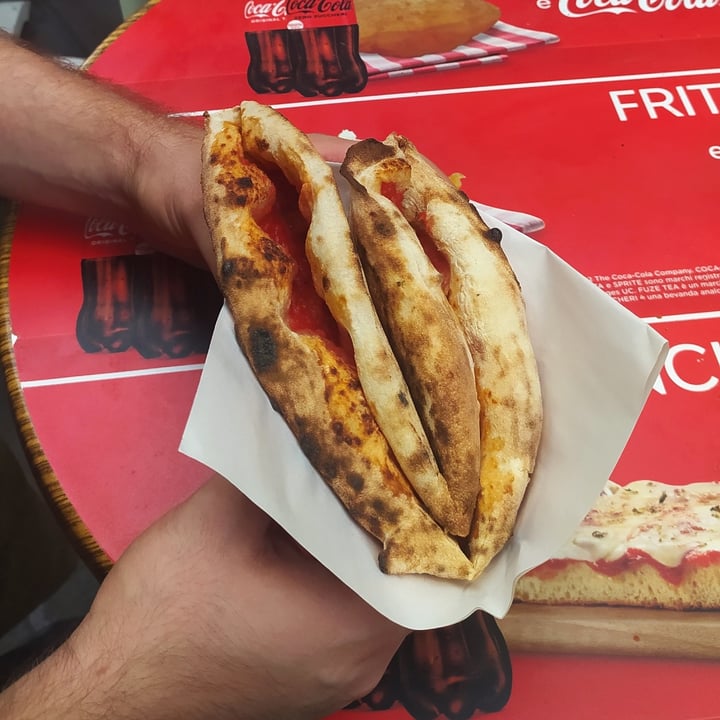 photo of Michele Tutino Pizza marinara a portafoglio shared by @bratkart0ffel on  08 Sep 2023 - review
