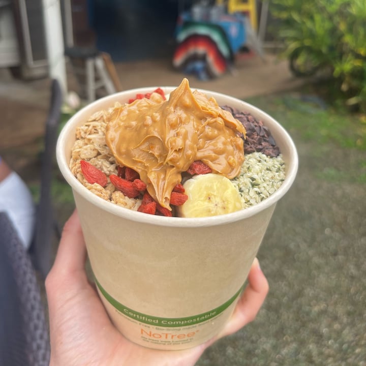 photo of Russell’s by Eat Healthy Kauai Loaded Acai Bowl shared by @lilyycaroline on  02 Apr 2025 - review