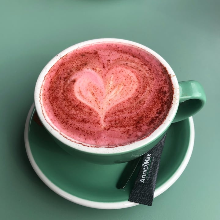 photo of Anne&Max Den Bosch - Oude Dieze Beetroot Latte shared by @born2bvegan on  23 Aug 2023 - review