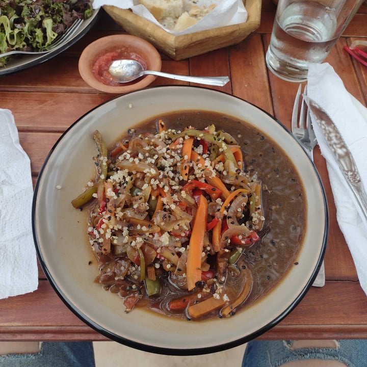 photo of Pasakana Resto Bar - Purmamarca wok de quinoa y vegetales shared by @ncdn on  29 Feb 2024 - review