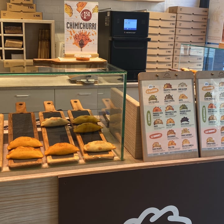 photo of Las Muns Empanada Cheeseburger vegana shared by @arjolla on  03 Jul 2025 - review
