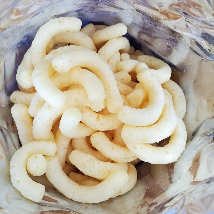photo of Cheetos Vegan White Cheddar shared by @whatacuriousnotion on  21 Apr 2025 - review