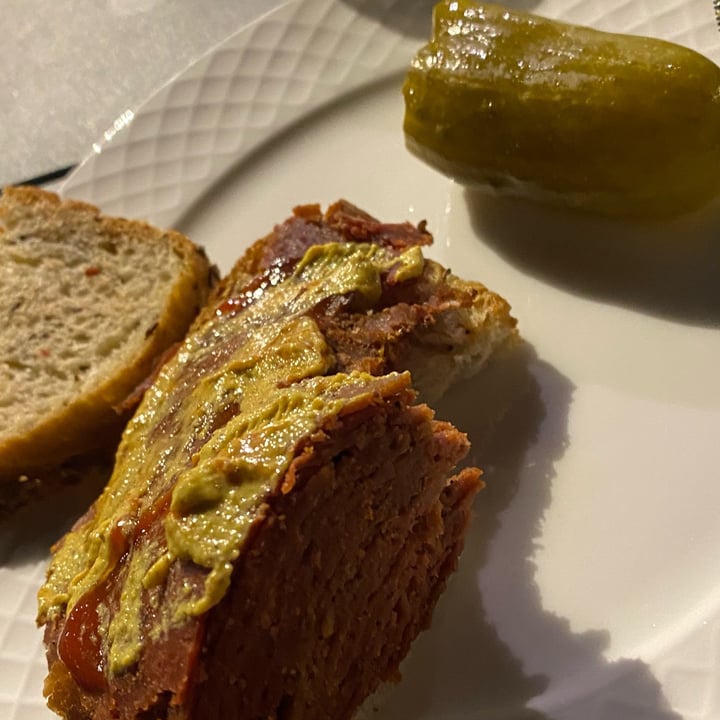 photo of Sarge’s Delicatessen & Diner vegan corned beef sandwich shared by @elisaleone on  20 Jun 2024 - review