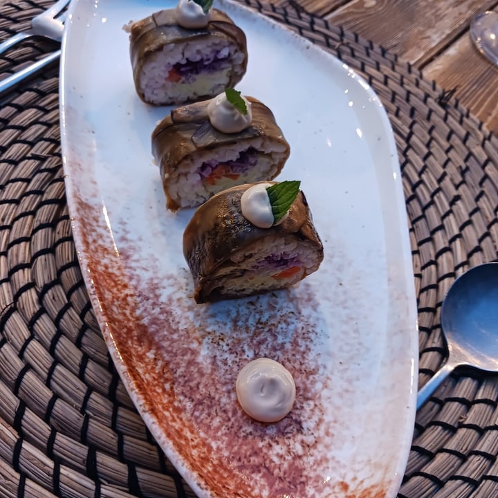 photo of Il germoglio maki di melanzane, hummus di edamame e mayonese di shoyu shared by @elisata on  16 Aug 2025 - review